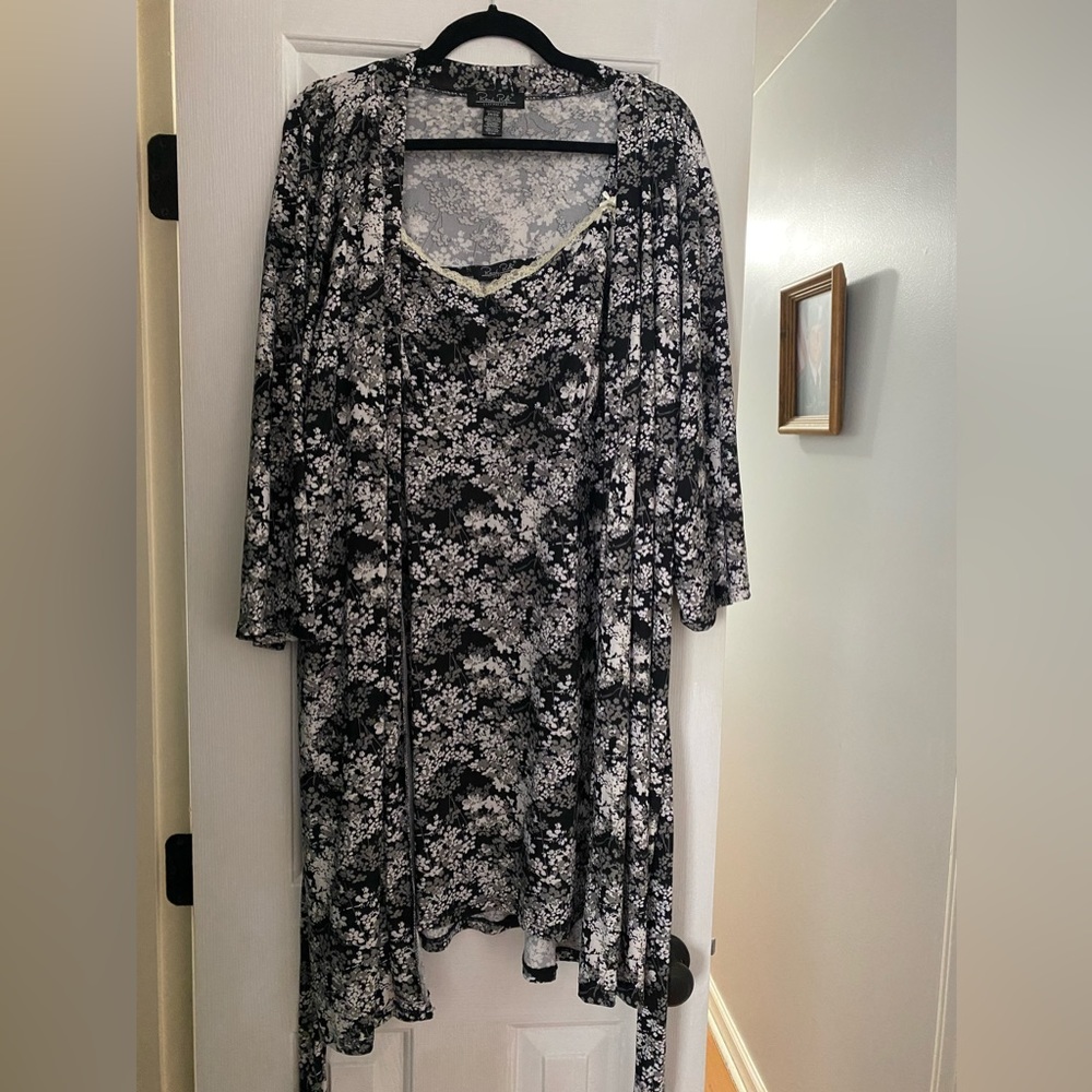 Nightgown and robe